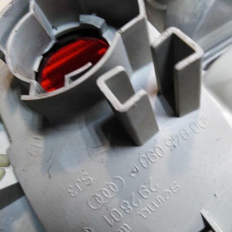 fonar-zadnii-levyi-audi-a8-d2-v-krysku-bagaznika-art-42225-big-4