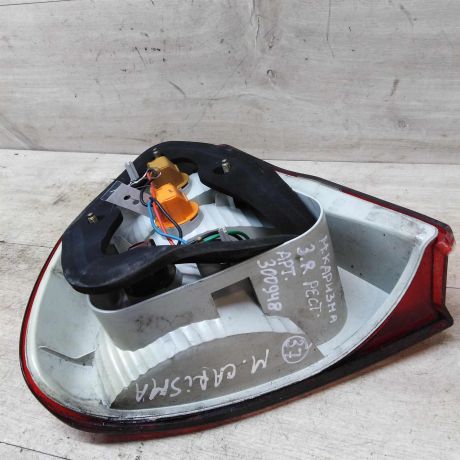 fonar-zadnii-pravyi-mitsubishi-carisma-art-42266-big-6