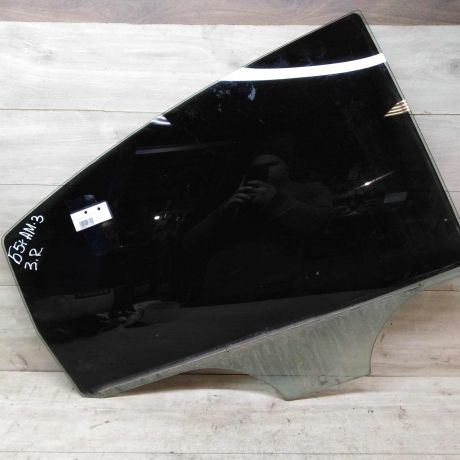 steklo-dveri-zadnee-pravoe-sedan-volkswagen-passat-b5-gp-art-42542-big-0