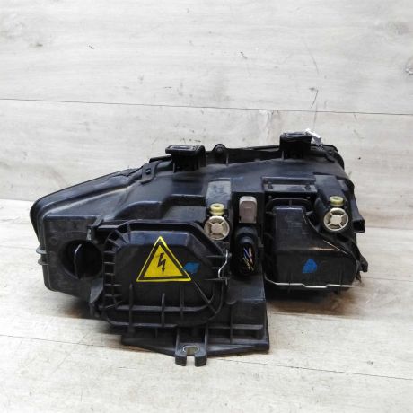 fara-levaia-audi-a4-b6-8e-ksenon-art-42767-big-1