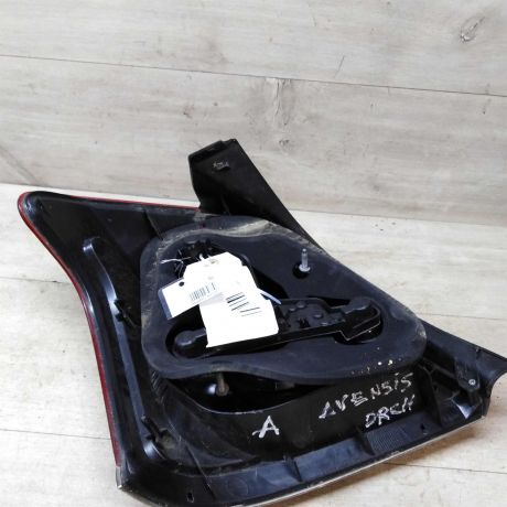 fonar-zadnii-pravyi-toyota-avensis-t25-xetcbek-art-43692-big-1