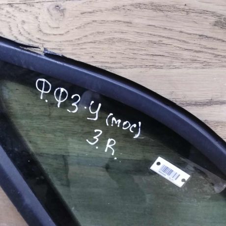 steklo-gluxoe-zadniaia-pravaia-fortocka-bagaznika-ford-focus-3-rest-17gv-universal-art-44370-big-2