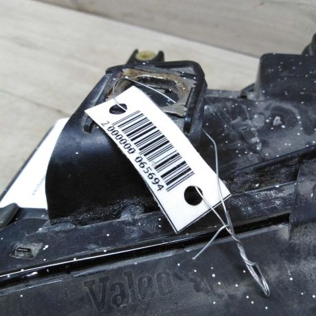 fara-levaia-audi-a4-b6-8e-ksenon-defekt-art-46512-big-4