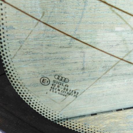 steklo-zadnee-audi-100-c4-sedan-art-48861-big-2