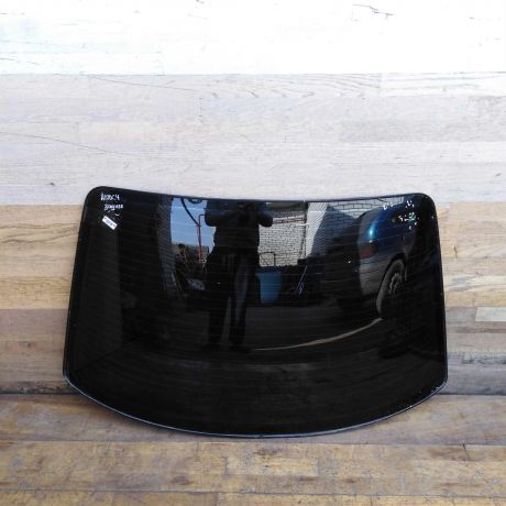 steklo-zadnee-audi-100-c4-sedan-art-48912-big-0