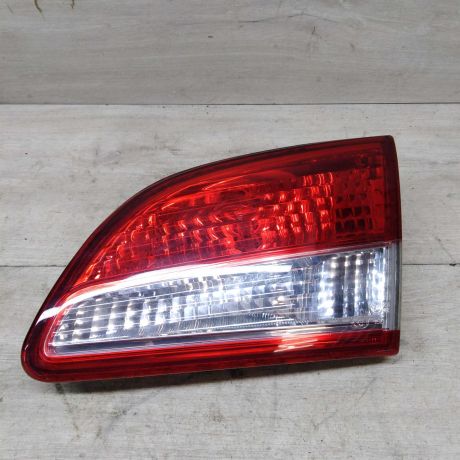 fonar-zadnii-pravaia-v-krysku-bagaznika-nissan-almera-iii-g15-art-48976-big-0