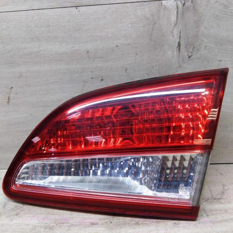 fonar-zadnii-pravaia-v-krysku-bagaznika-nissan-almera-iii-g15-art-48976-big-2