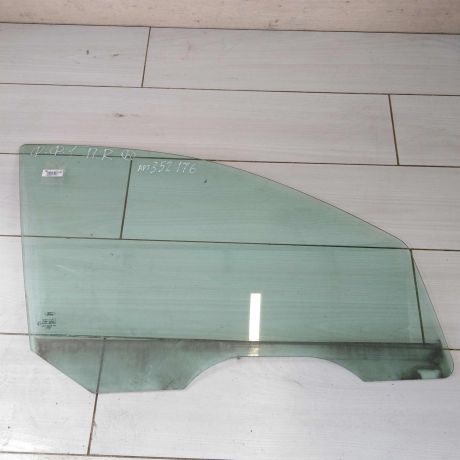 steklo-dveri-perednee-pravoe-ford-focus-1-xetcbek-art-51300-big-0