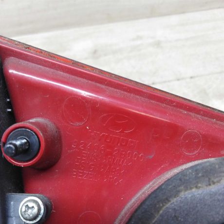 fonar-zadnii-pravyi-hyundai-santa-fe-ii-na-krysku-bagaznika-art-51921-big-2