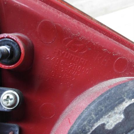 fonar-zadnii-pravyi-hyundai-santa-fe-ii-na-krysku-bagaznika-art-51931-big-1