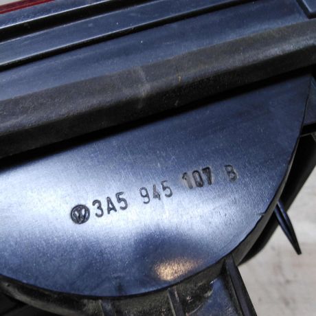 fonar-zadnii-levyi-na-krysku-bagaznika-sedan-volkswagen-passat-b4-art-54795-big-1