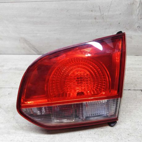 fonar-zadnii-pravyi-na-krysku-bagaznika-volkswagen-golf-6-xetcbek-art-56707-big-0