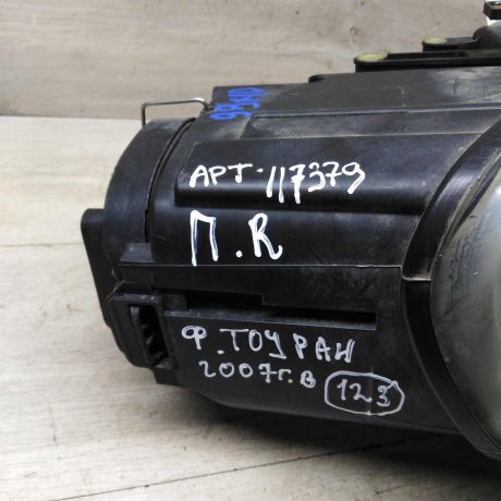 fara-peredniaia-pravaia-volkswagen-touran-art-57557-big-1