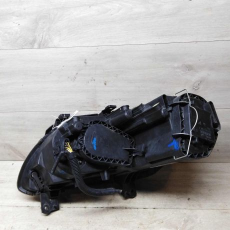 fara-peredniaia-pravaia-volkswagen-touran-art-57557-big-5