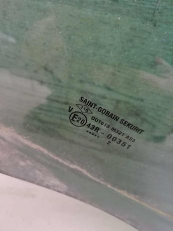 steklo-dveri-zadnee-pravoe-renault-duster-i-art-58365-big-1