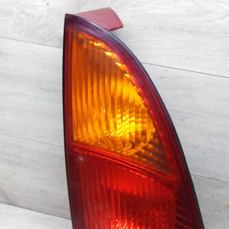 fonar-zadnii-levyi-ford-focus-1-xetcbek-art-58486-big-0