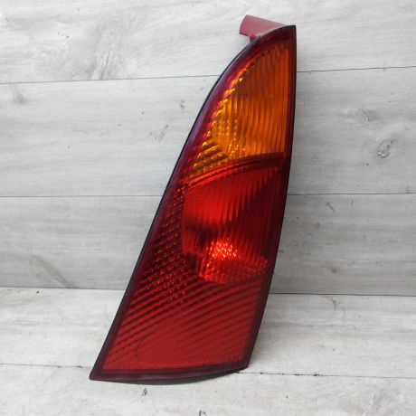 fonar-zadnii-pravyi-ford-focus-1-xetcbek-art-58487-big-0