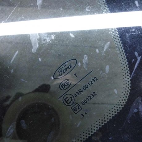 steklo-gluxoe-zadnee-pravoe-fortocka-ford-focus-1-xetcbek-art-58588-big-1