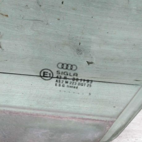 steklo-dveri-perednee-levoe-audi-a4-b5-art-59218-big-1