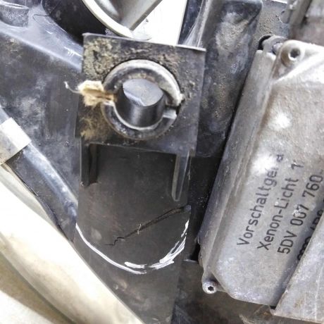 fara-levaia-audi-a6-c5-ksenon-do-rest-defekt-kronsteinov-art-59406-big-2