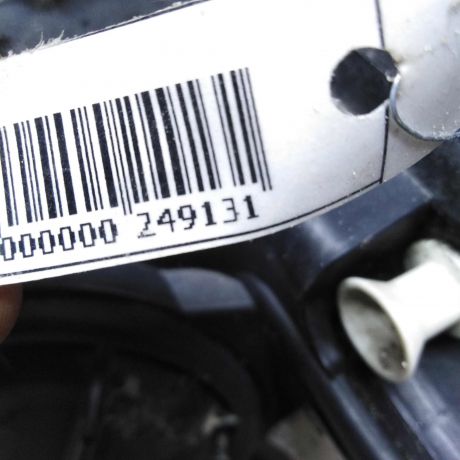 fara-pravaia-ksenon-bmw-x5-ii-e70-do-rest-defekt-v-niznei-casti-stekla-art-59651-big-3