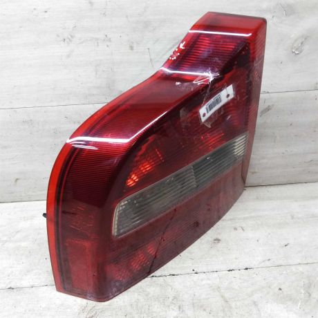 fonar-zadnii-levyi-volvo-s80-sedan-defekt-na-foto-art-59887-big-1