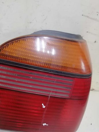 fonar-zadnii-pravyi-xetcbek-volkswagen-golf-3-defekt-na-foto-art-59928-big-2