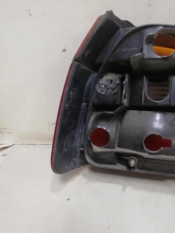 fonar-zadnii-pravyi-xetcbek-volkswagen-golf-3-defekt-na-foto-art-59928-big-7