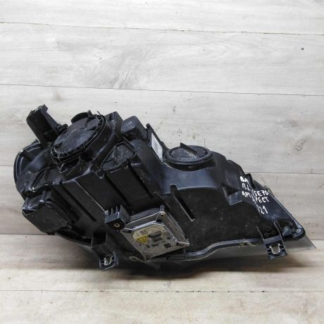 fara-levaia-ksenon-bmw-x5-ii-e70-do-rest-defekt-v-niznei-casti-stekla-art-59956-big-9