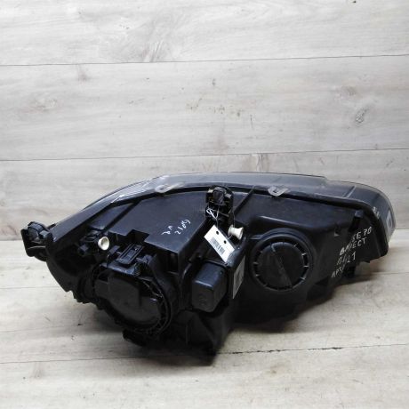 fara-levaia-ksenon-bmw-x5-ii-e70-do-rest-defekt-v-niznei-casti-stekla-art-59956-big-4