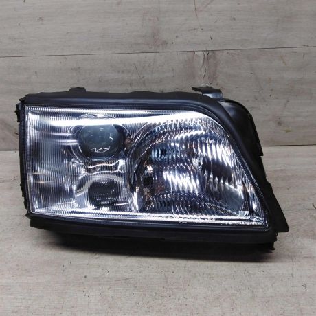 fara-pravaia-audi-a6-c4-novaia-s-protivotumannoi-linzoi-art-60005-big-0