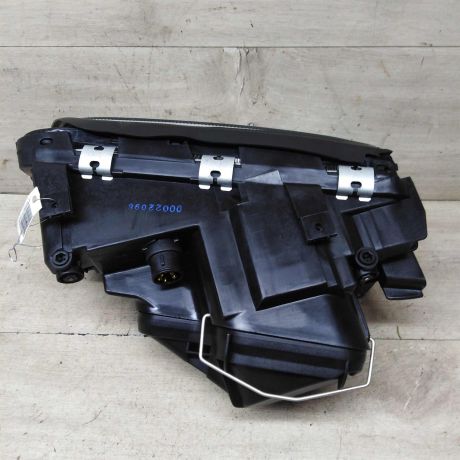 fara-pravaia-audi-a6-c4-novaia-s-protivotumannoi-linzoi-art-60005-big-4