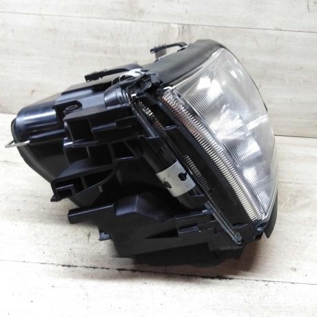 fara-pravaia-audi-a6-c4-novaia-s-protivotumannoi-linzoi-art-60005-big-3