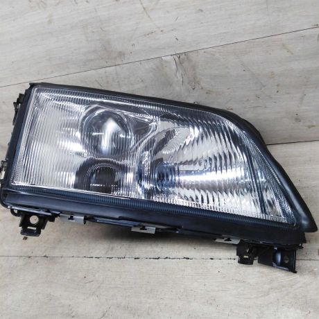 fara-pravaia-audi-a6-c4-novaia-s-protivotumannoi-linzoi-art-60005-big-2