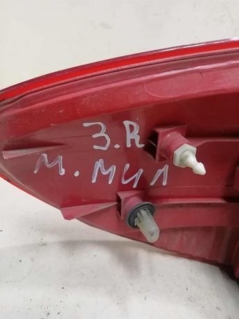 fonar-zadnii-pravyi-mazda-millenia-sedan-art-60549-big-2