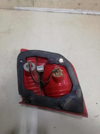 fonar-zadnii-levyi-na-krysku-bagaznika-sedan-mazda-millenia-art-60550-big-2