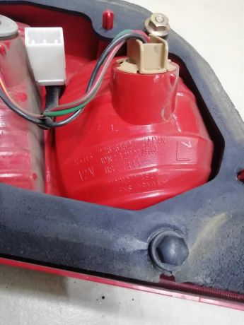 fonar-zadnii-levyi-na-krysku-bagaznika-sedan-mazda-millenia-art-60550-big-3