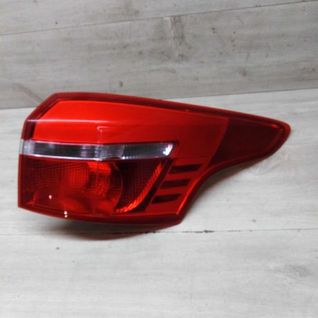 fonar-zadnii-pravyi-ford-focus-3-xetcbek-art-60968-big-0