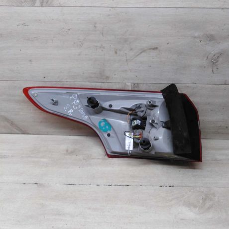 fonar-zadnii-pravyi-ford-focus-3-xetcbek-art-60968-big-4