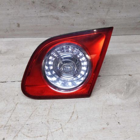 fonar-zadnii-pravyi-na-krysku-bagaznika-volkswagen-passat-b6-sedan-art-61105-big-0