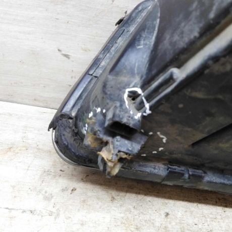 fara-pravaia-audi-a4-b5-defekt-art-62643-big-1