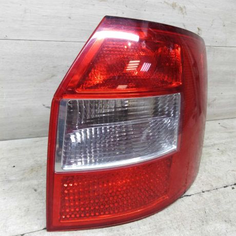 fonar-zadnii-pravyi-audi-a4-b6-8e-universal-art-62929-big-0