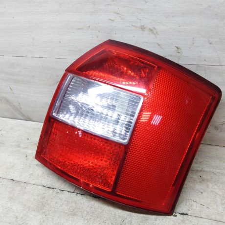 fonar-zadnii-pravyi-audi-a4-b6-8e-universal-art-62929-big-3