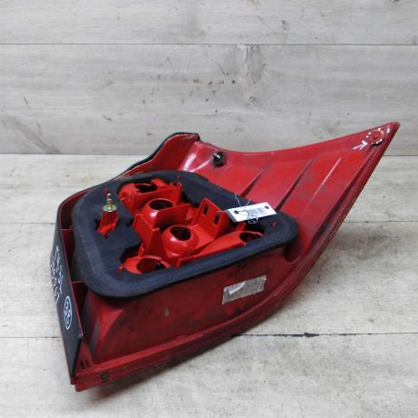 fonar-zadnii-volkswagen-golf-4-xetcbek-defekt-na-foto-art-63111-big-1