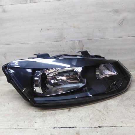 fara-pravaia-volkswagen-polo-v-sedan-novaia-art-63750-big-0