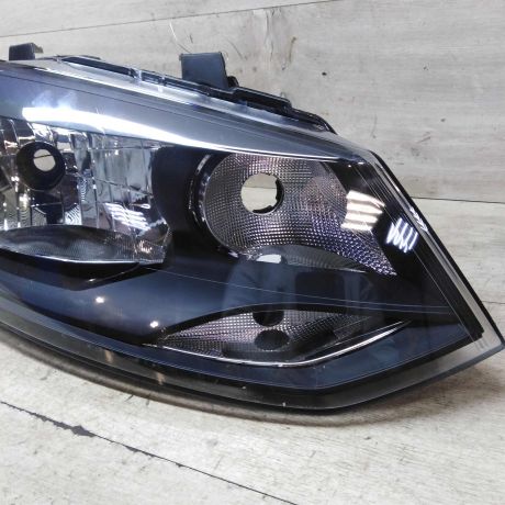 fara-pravaia-volkswagen-polo-v-sedan-novaia-art-63750-big-1