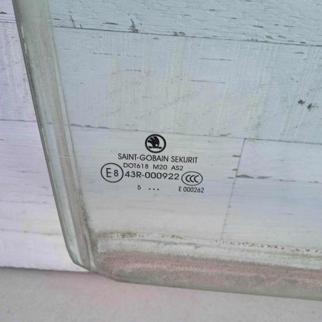 steklo-dveri-zadnee-pravoe-skoda-superb-art-64397-big-2