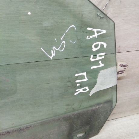 steklo-dveri-perednee-pravoe-audi-a6-c5-art-65617-big-1