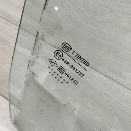 steklo-dveri-perednee-pravoe-renault-logan-1-art-66426-big-1