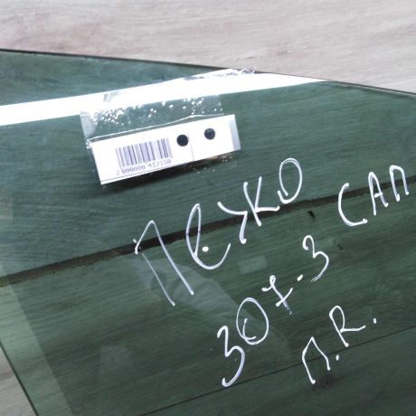 steklo-dveri-perednee-pravoe-peugeot-307-art-66476-big-1